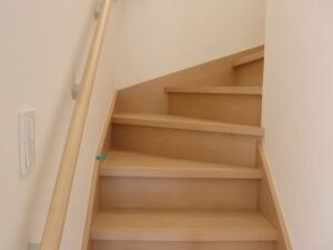 階段のフローリング傷防止コーティング