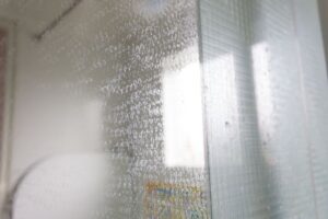 お風呂の鏡の水垢を取って清潔感を保ちましょう🌟①【和歌山海南店】