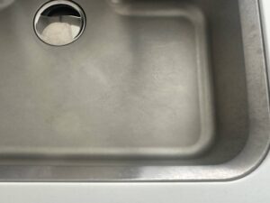 納品時に傷が入ったシンク