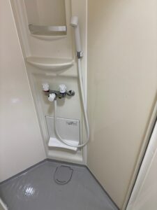 医療福祉センターのお風呂カビ対策：特殊清掃とコーティングで清潔な環境を維持