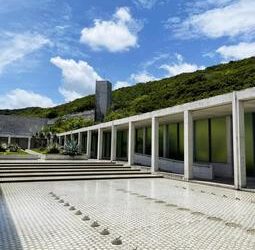 邸宅のパウダールームを30年美しく｜洗面台＋鏡のセラミックコーティングでホテル仕様の艶を維持