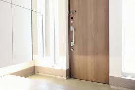 秋に玄関コーティング！冬の雪・雨による泥汚れを防ぐ方法