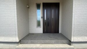 自宅の玄関タイル・外壁を美しく守る！コーティングの防汚効果【愛知常滑店】