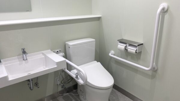 患者に選ばれる医院へ！東京で進むトイレ清潔感アップのコーティング術