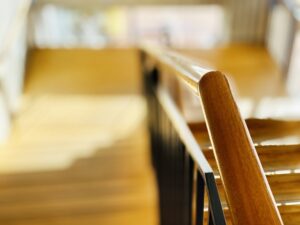 転倒防止×清潔管理を実現！介護施設に最適なフロアコーティングとは？