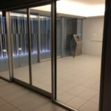 美観と安全性を守るために。愛知・三重・岐阜・静岡で注目のマンションエントランス床の汚れ対策と防汚コーティング【愛知常滑店】