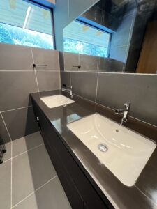 くもらない・汚れない！毎朝のストレスを減らす洗面ミラーコーティング術