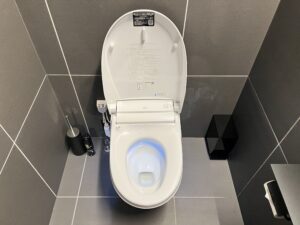 掃除がラクに！」トイレの頑固な汚れを防ぐコーティング術
