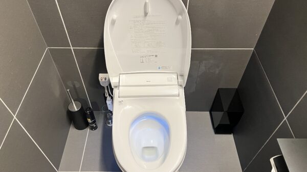 掃除がラクに！」トイレの頑固な汚れを防ぐコーティング術