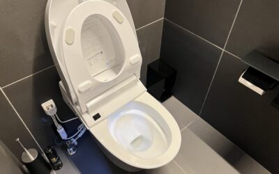 湿気でカビ・臭いが増す季節に！トイレの快適空間を保つ防汚コーティング術