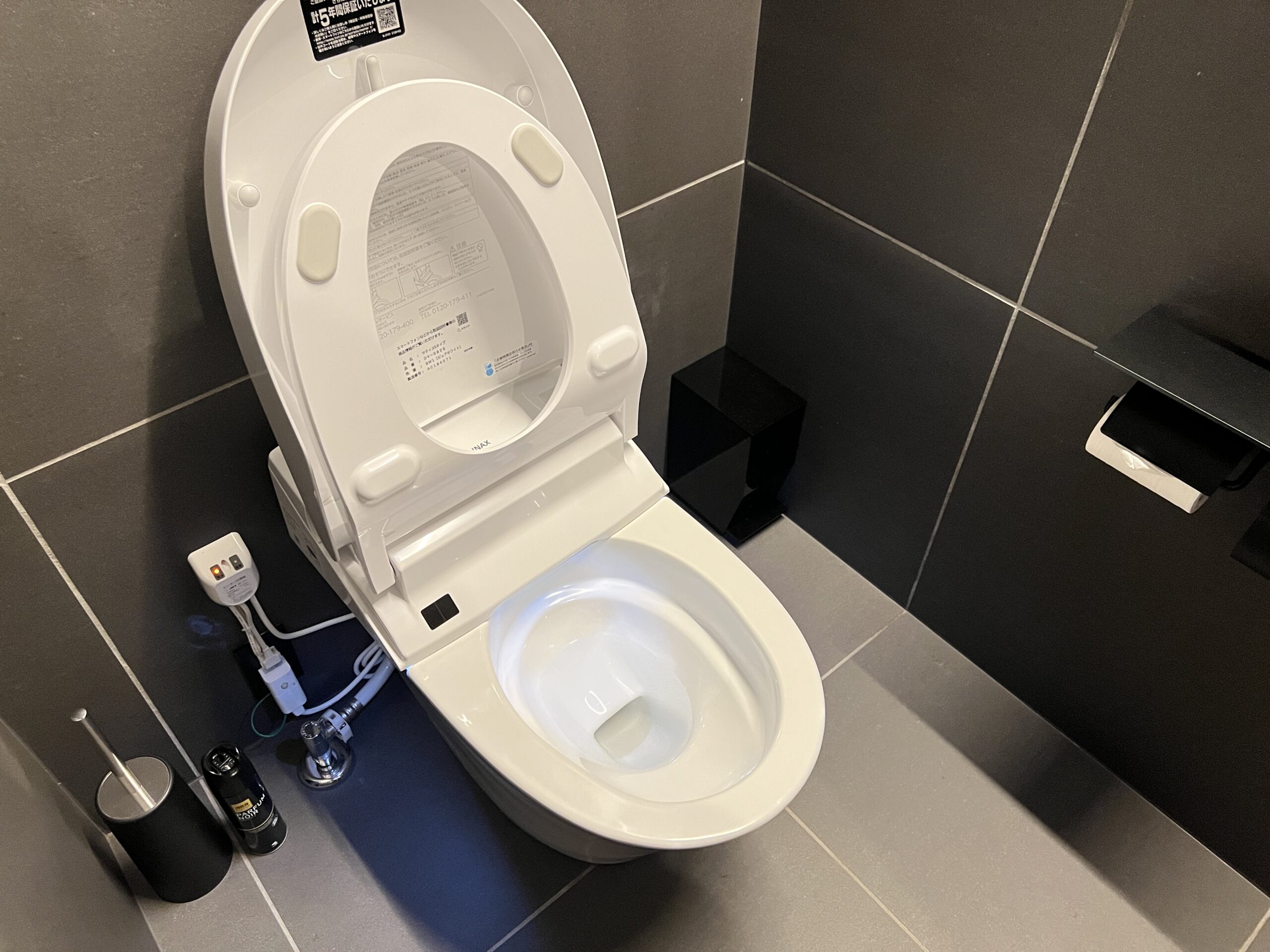 湿気でカビ・臭いが増す季節に！トイレの快適空間を保つ防汚コーティング術