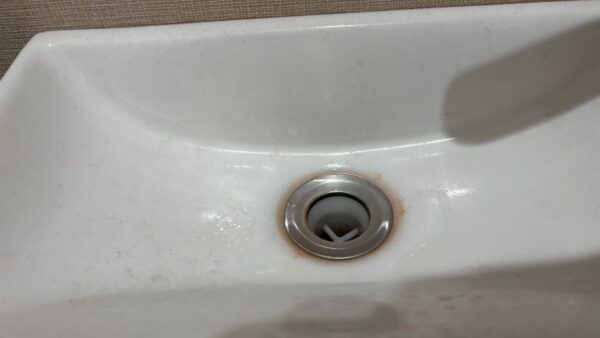 洗面台やトイレに現れる“ピンクの汚れ”の正体とは？掃除方法と予防方法を解説【愛知常滑店】