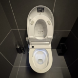 「トイレ掃除が驚くほど楽になる！水回りのコーティングで美しさをキープ」