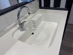 洗面台コーティングで毎日の掃除をラクにする方法