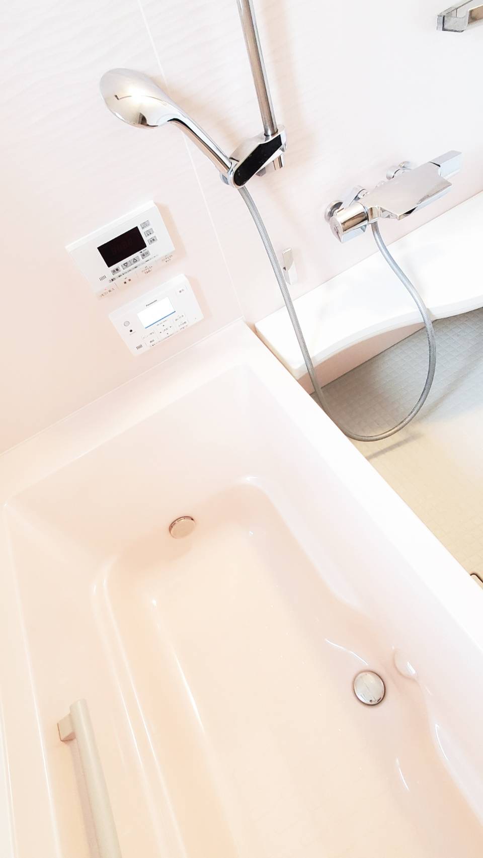 お風呂の排水口がすぐヌメる原因|実は〇〇が繁殖源だった