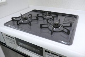 コンロ周りの油汚れ、もう悩まない！コーティングで手に入れる、キレイなキッチン