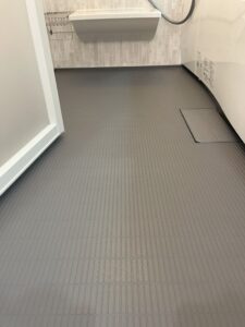 浴室ドア（アクリル・パッキン）コーティング｜石けんカス・水アカ・黒カビ防止＆掃除時間40％削減【グラシオン練馬店】