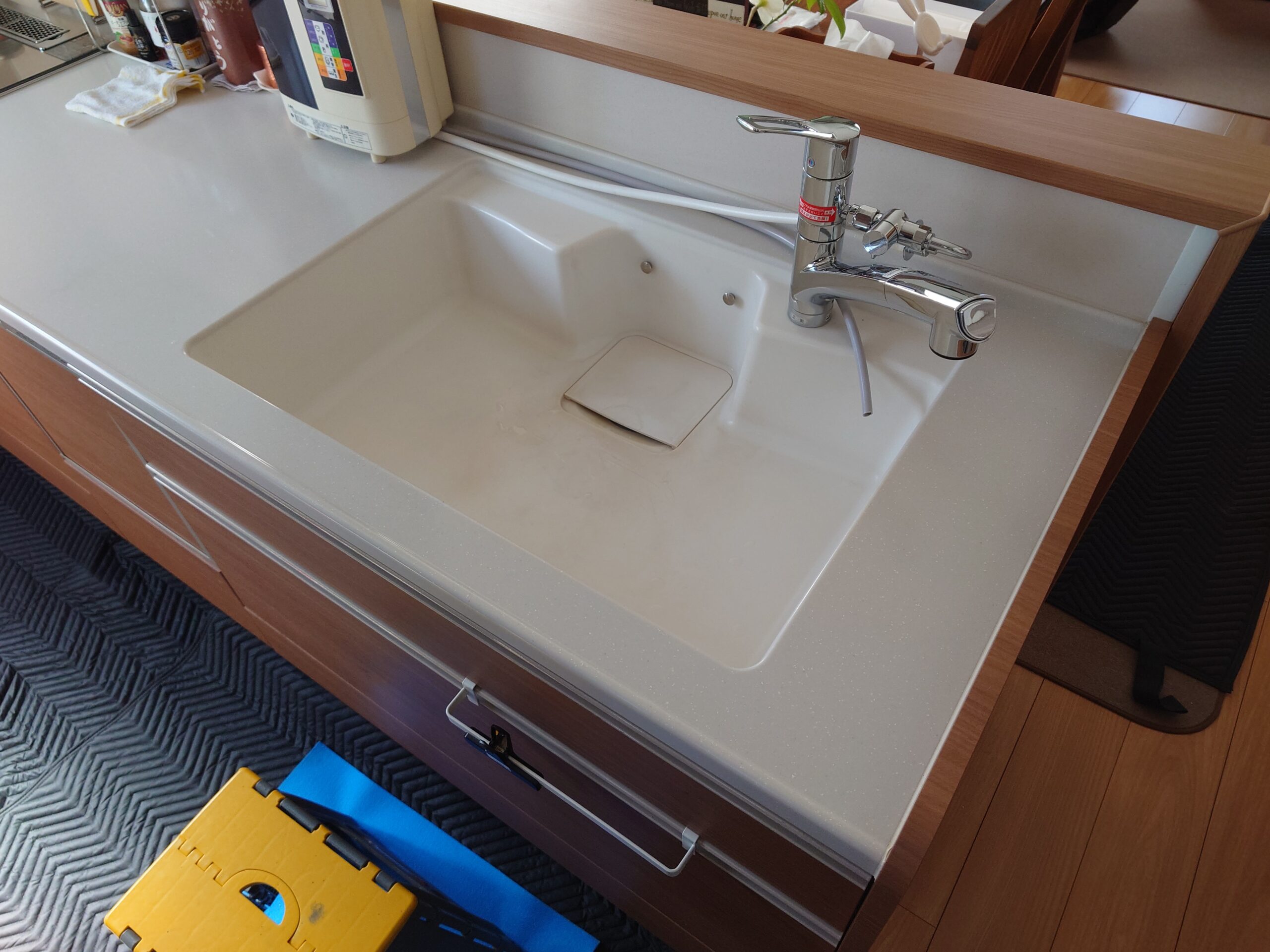施工前画像：人工大理石キッチン/セラミックコーティング厚膜