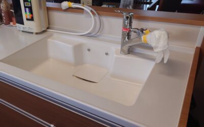 白い天板の黄ばみを防ぐ！人工大理石コーティングで清潔＆美しさを長持ち【九州エリア】