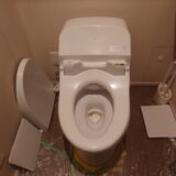 家庭のトイレ（便座・レバー・床）の抗菌・防汚コーティング