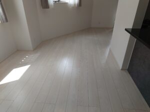 新築のフロアを、きれいなまま守りたい方へ│フロアコーティングで傷・汚れ対策を