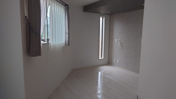 滑りやすいフローリングが“事故のもと”に。コーティングで安心の住まいへ