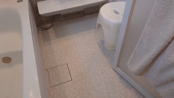 お風呂の「見えない継ぎ目」を防御！浴槽・床・台の連結コーティング戦略