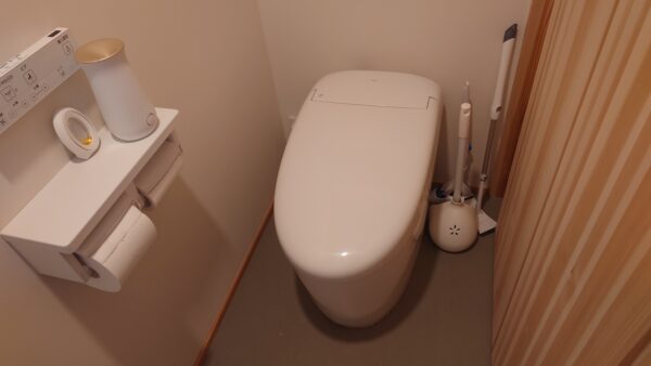 トイレの床・壁コーティング｜飛び散り汚れと臭い対策の効果