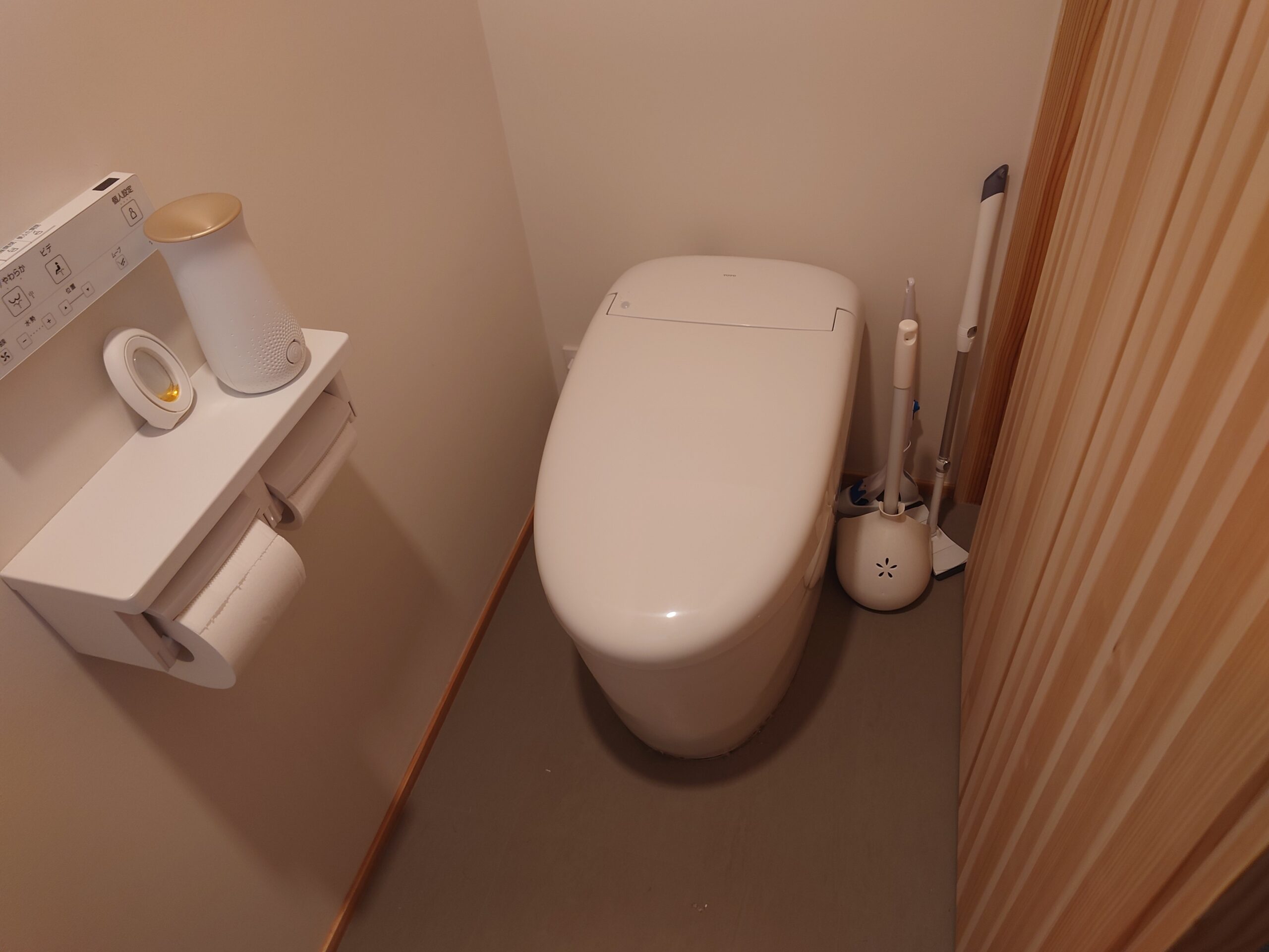 トイレの床・壁コーティング｜飛び散り汚れと臭い対策の効果