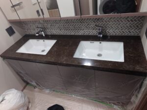 コーティングの力でもうくすまない洗面台へ