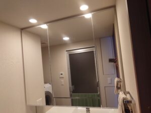 鏡の水垢・くもりを防ぐ！福岡での鏡コーティング効果と施工ポイント【九州エリア】