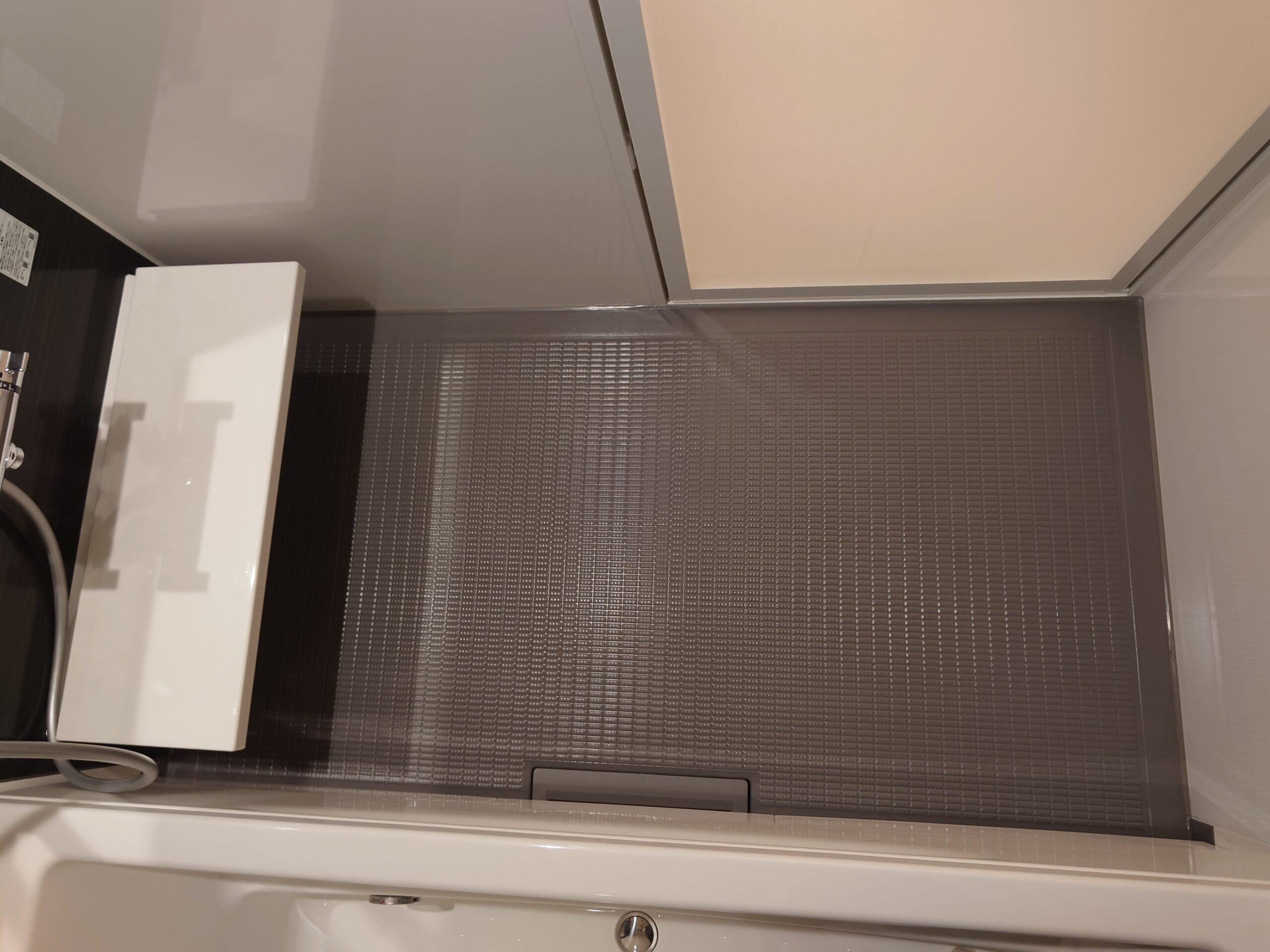 お風呂の床がピンクになる原因と根本解決法｜実はカビではない？再発させない完全対策【愛知・岐阜・三重対応】