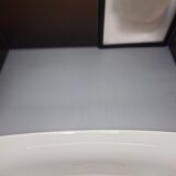 お風呂の床がピンクになる理由｜実はカビではない？正しい掃除方法と再発防止策