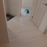 フローリングのキズや色あせを守る“新習慣”