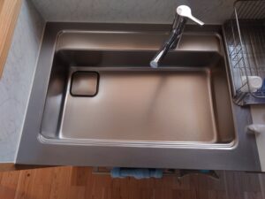 傷・熱・水垢に打ち勝つ！キッチンシンクを「究極の硬度」で守るセラミックコーティング