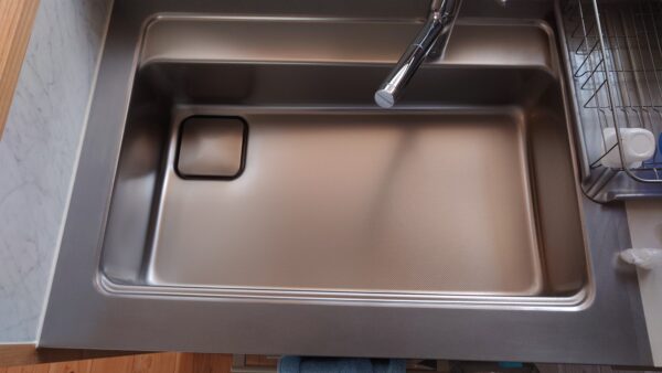 傷・熱・水垢に打ち勝つ！キッチンシンクを「究極の硬度」で守るセラミックコーティング