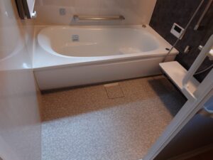 浴室床の黒ずみリスクを軽減する防汚コーティングの仕組み【愛知常滑店】