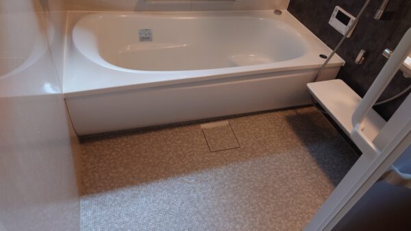 浴室床の黒ずみリスクを軽減する防汚コーティングの仕組み【愛知常滑店】