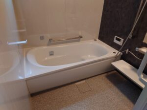 “時短掃除”と“安心の入浴”を両立する浴槽コーティング——忙しい家庭ほどメリット大（グラシオン佐賀小城店）