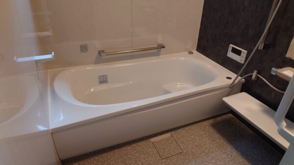 “時短掃除”と“安心の入浴”を両立する浴槽コーティング——忙しい家庭ほどメリット大（グラシオン佐賀小城店）