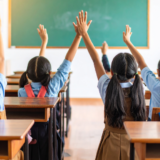 「机・椅子の落書き、シール汚れ…」学習施設の備品を守るコーティング術【福島郡山店】