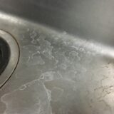 シンクの「白いウロコ」は諦めない！コーティングで防ぐ水垢の記憶