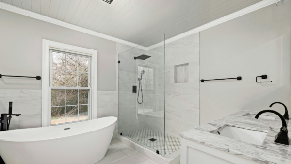 “汚れの原因”は天井にあった!? 浴室天井のカビ対策は、コーティングの時代へ【福島郡山店】