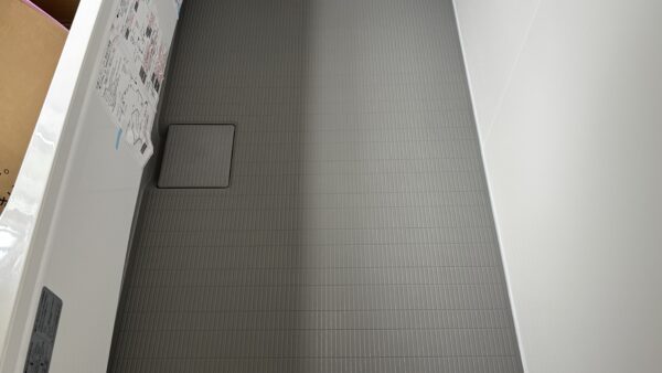 浴室の床の悩みを解決！「カビ・水垢」と「滑り」を防ぐ進化系コーティング