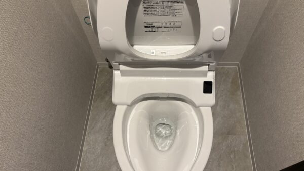 名古屋市｜新築マンションのトイレへ抗菌ガラスコーティングを施工