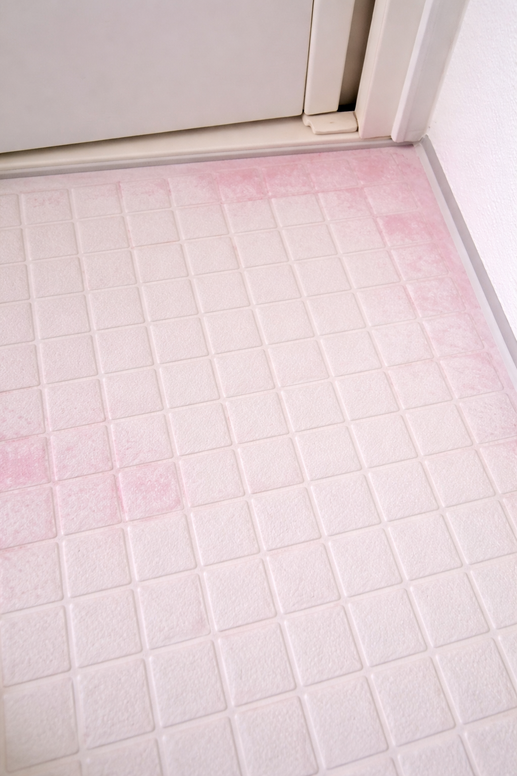 浴槽のピンク汚れが落ちない?原因別の落とし方と再発防止7選