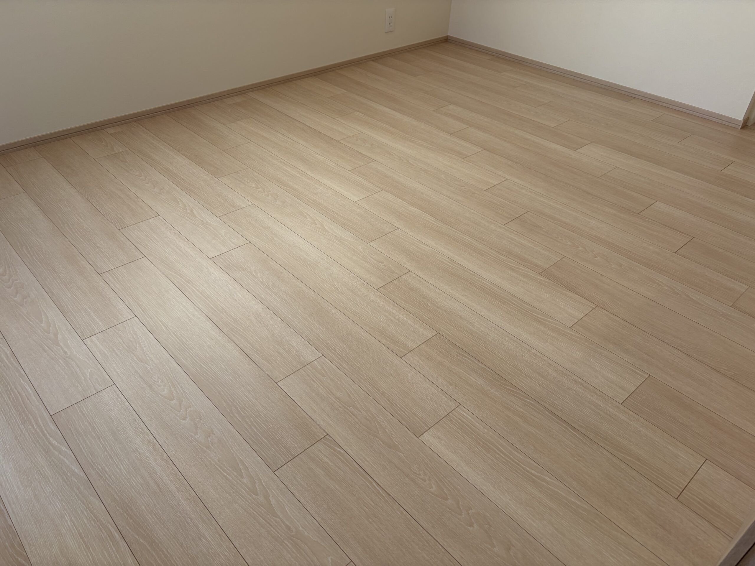 黒ずみ・ベタつきが取れない床の正体