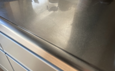 調理台は「汚れる場所」ではなく「傷が蓄積する場所」