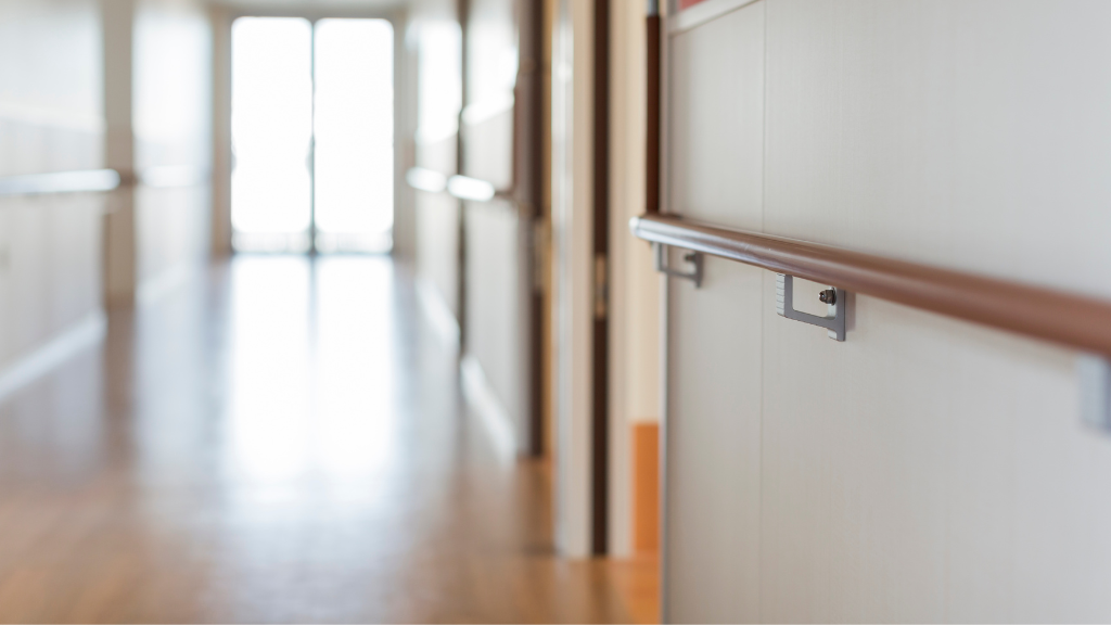 【医療・介護施設の共用部対策】抗菌×清掃性で“感染症に強い環境”をつくるには?【福島郡山店】