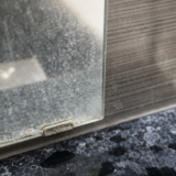 「風呂の鏡、仕事してなくね？」曇った鏡復活法7選